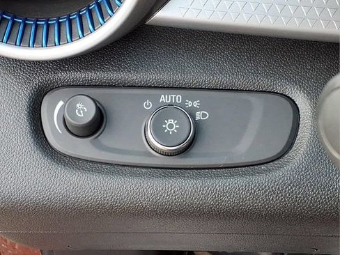 Used 2024 Chevrolet Trax LS w/ LS Convenience Package FWD image 17
