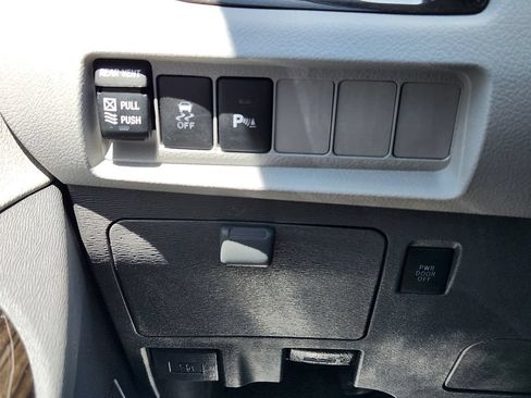 Used 2020 Toyota Sienna XLE w/ XLE Navigation Package AWD/4WD image 31