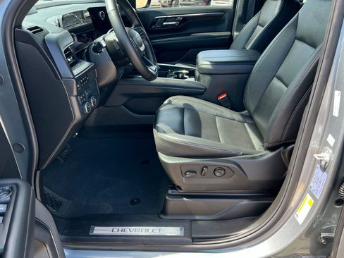 Used 2025 Chevrolet Suburban Z71 AWD/4WD image 18