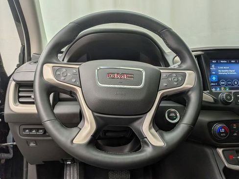 Used 2023 GMC Terrain Denali w/ Denali Premium Package AWD/4WD image 10