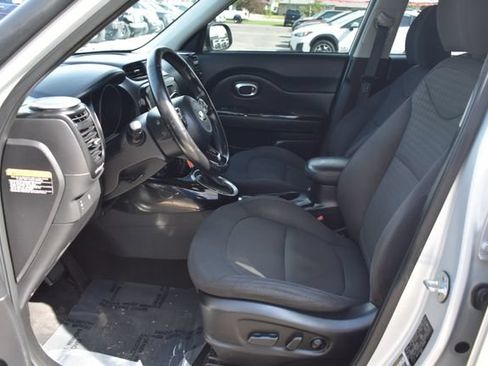 Used 2014 Kia Soul ! FWD image 15