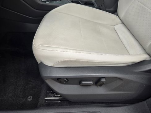 Used 2019 Volkswagen Tiguan SEL FWD image 11