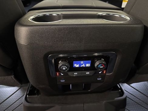 New 2026 Chevrolet Suburban LT image 23