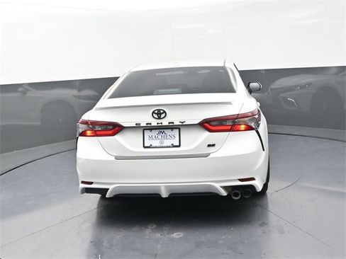 Used 2022 Toyota Camry SE image 6