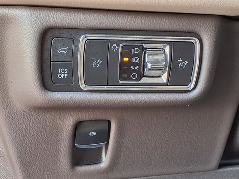 Certified 2022 Lincoln Nautilus AWD w/ Premium Package image 19