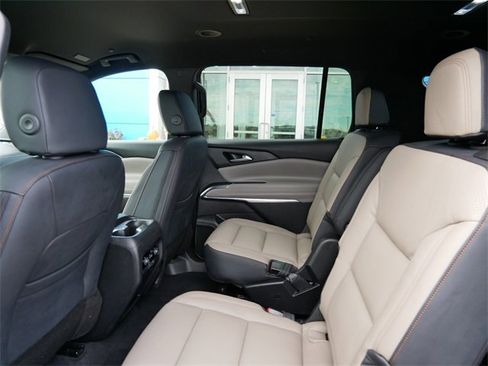 Certified 2025 Chevrolet Traverse LT image 8