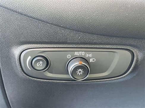 Used 2021 Chevrolet Equinox LT image 18