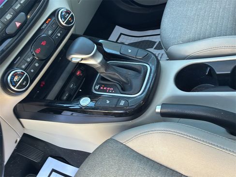 Used 2022 Kia Soul EX image 30