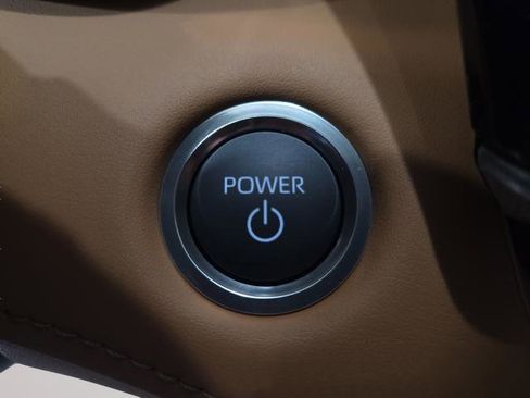 New 2026 Toyota Highlander Platinum AWD/4WD image 18