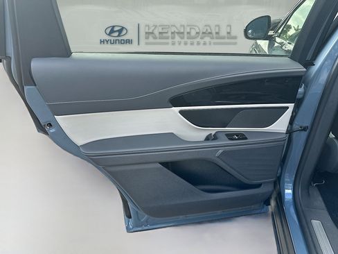 Used 2025 Lincoln Nautilus Premier image 24