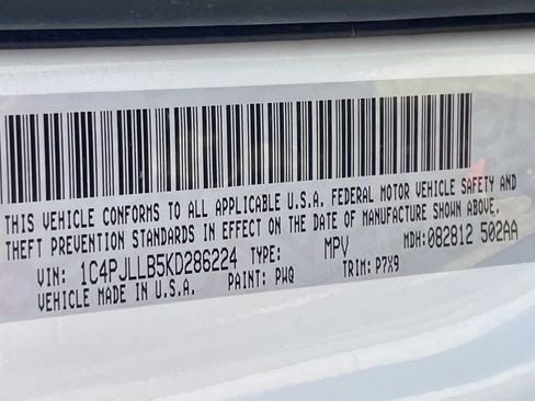 Used 2019 Jeep Cherokee Latitude Plus FWD image 33