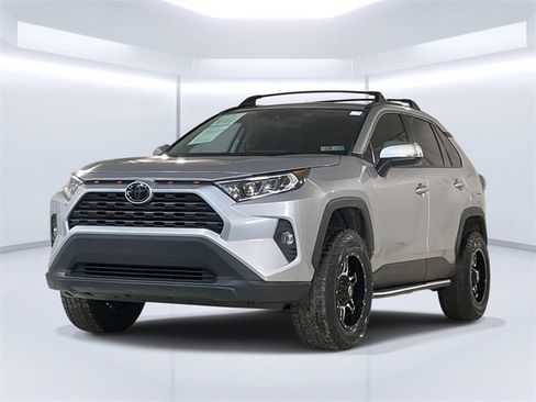 Used 2021 Toyota RAV4 XLE w/ Convenience Package image 1
