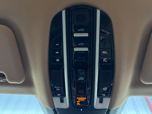 Used 2021 Porsche Panamera 4 image 38