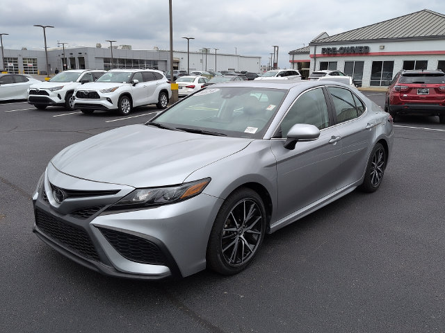 Used 2024 Toyota Camry SE w/ Convenience Package FWD image 3