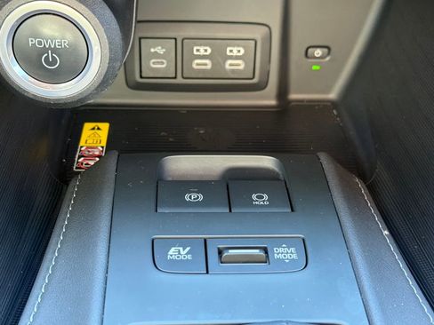 Used 2024 Toyota Venza Nightshade image 29