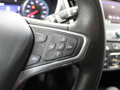 Used 2023 Chevrolet Equinox LT image 35