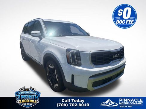 Used 2024 Kia Telluride S w/ S Sunroof Package FWD image 1