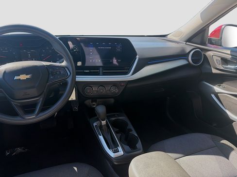 Used 2024 Chevrolet Trax LS w/ LS Convenience Package FWD image 22