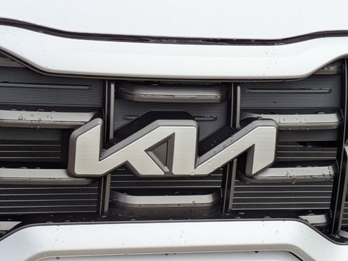 New 2025 Kia Telluride S image 13