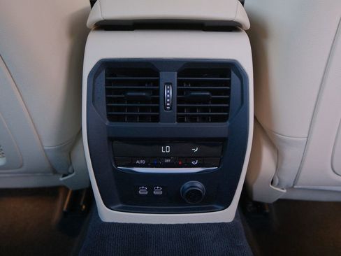 Used 2019 BMW 330i Sedan w/ Driving Assistance Package image 37