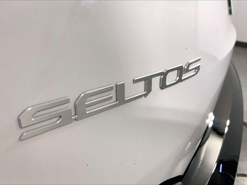 Used 2025 Kia Seltos S image 8