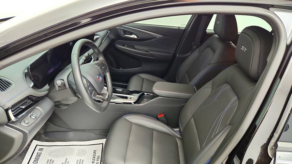 Used 2025 Buick Envista Sport Touring w/ Convenience I Package FWD image 20