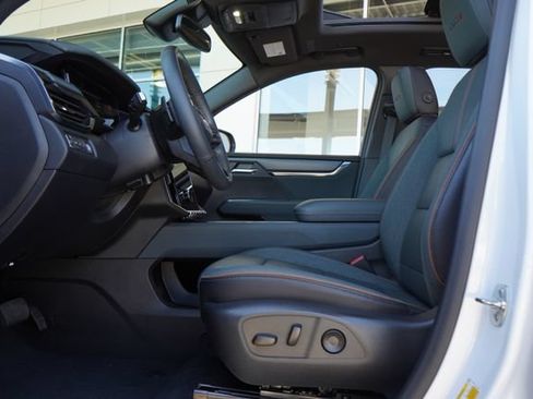 Used 2025 GMC Acadia AT4 AWD/4WD image 24