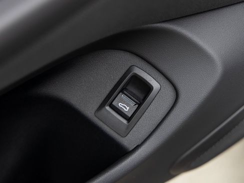 Used 2025 BMW i5 xDrive40 w/ Premium Package image 26