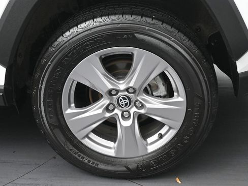 Used 2025 Toyota RAV4 XLE AWD/4WD image 35
