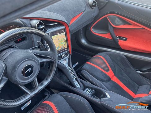 Used 2022 McLaren 765LT image 16