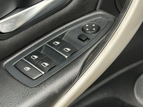 Used 2017 BMW 320i Sedan RWD image 12