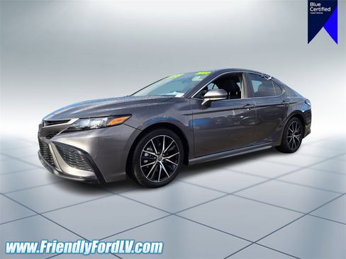 Used 2023 Toyota Camry SE image 2