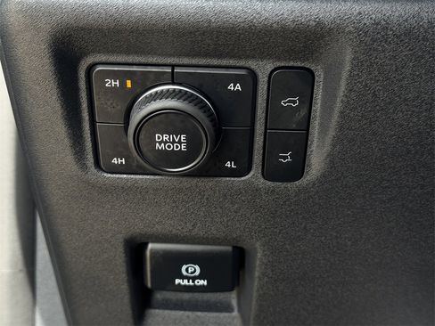 Used 2025 Ford Expedition Active image 19