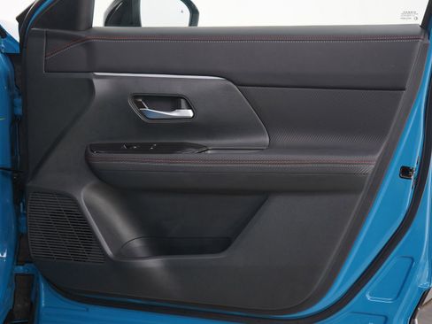 Used 2025 Nissan Kicks SR image 10