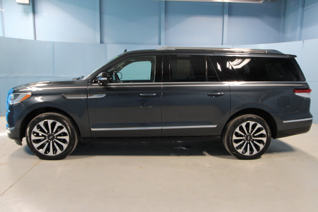 Used 2024 Lincoln Navigator L Reserve AWD/4WD image 32