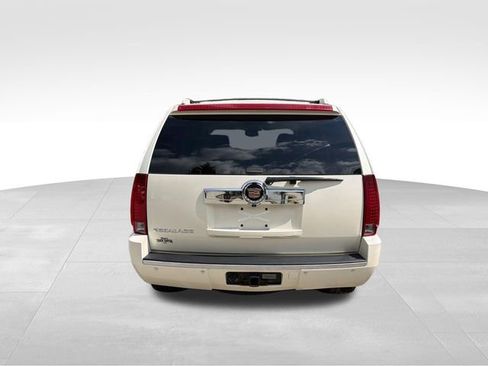 Used 2007 Cadillac Escalade AWD w/ Information Package image 4