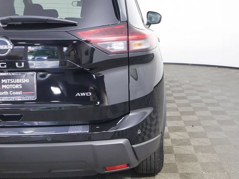 Used 2024 Nissan Rogue S AWD/4WD image 14