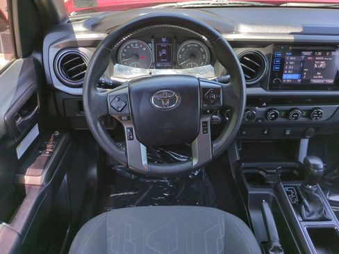 Used 2018 Toyota Tacoma TRD Off-Road AWD/4WD image 16