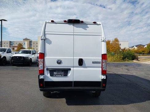Used 2025 RAM ProMaster 2500 w/ Convenience Group image 18