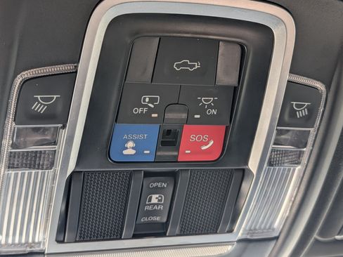 Used 2023 RAM 2500 Laramie AWD/4WD image 33