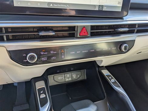 Certified 2024 Kia Sorento S w/ Panoramic Sunroof Package image 26