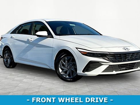 Used 2024 Hyundai Elantra SEL FWD image 3