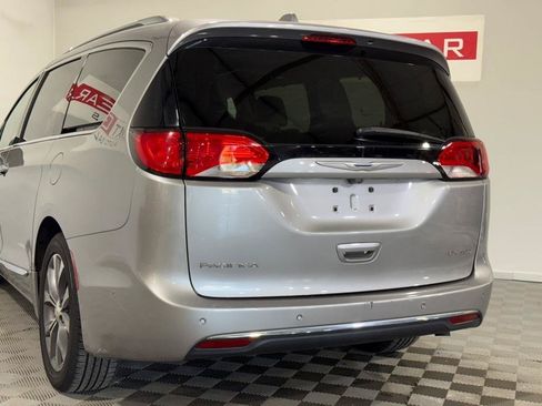 Used 2017 Chrysler Pacifica Limited w/ Advanced Safetytec Group FWD image 7
