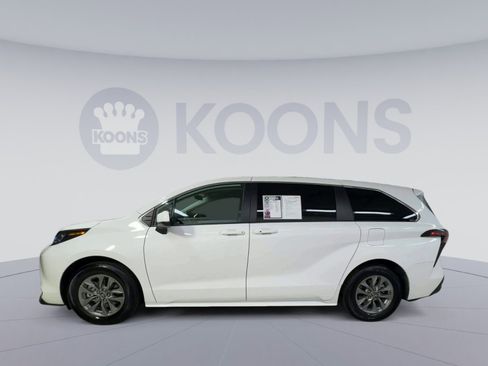 Used 2024 Toyota Sienna LE FWD image 7