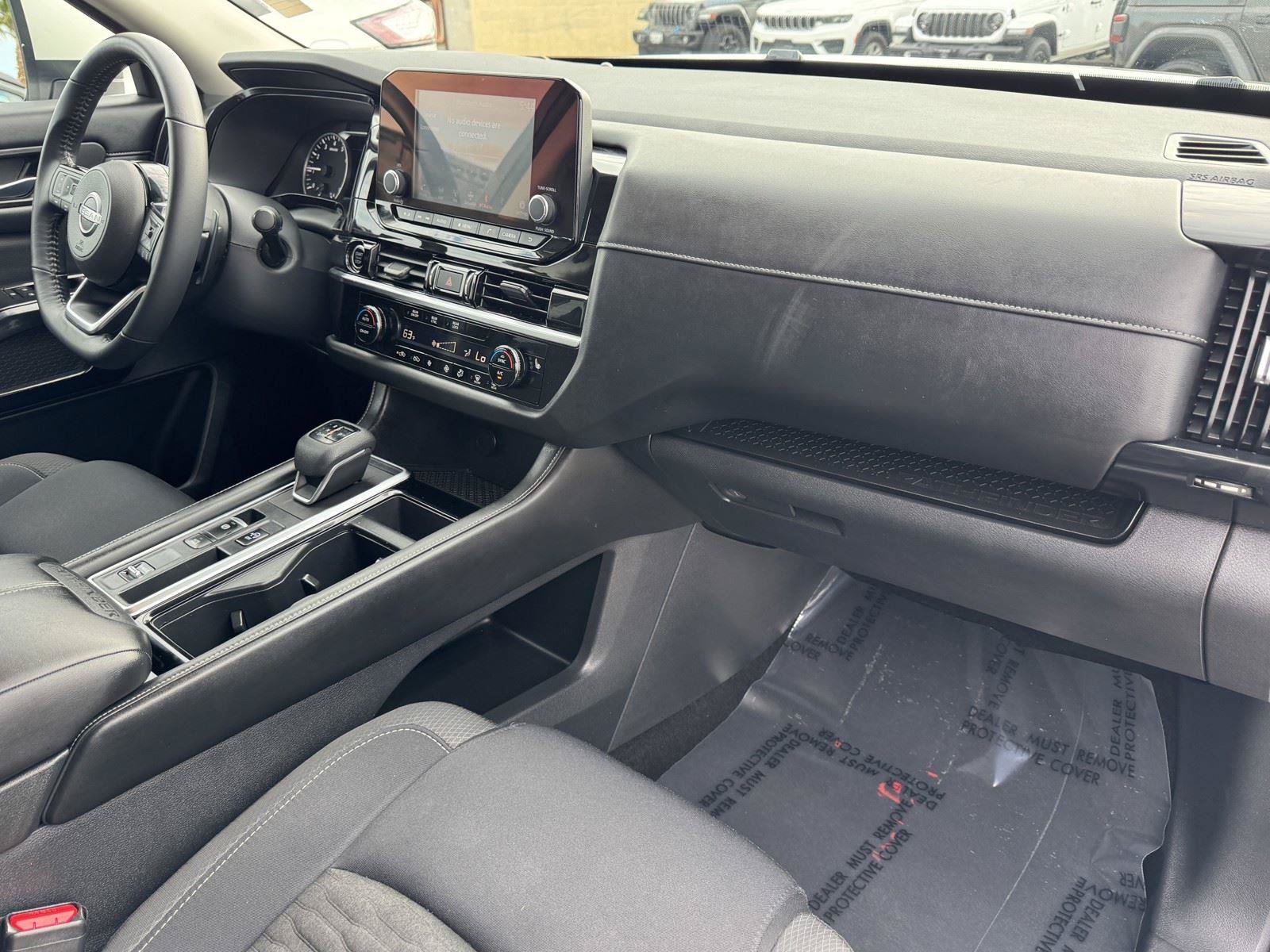Used 2022 Nissan Pathfinder SV FWD image 7