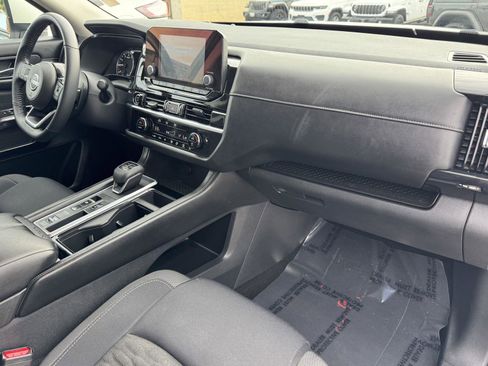 Used 2022 Nissan Pathfinder SV FWD image 7