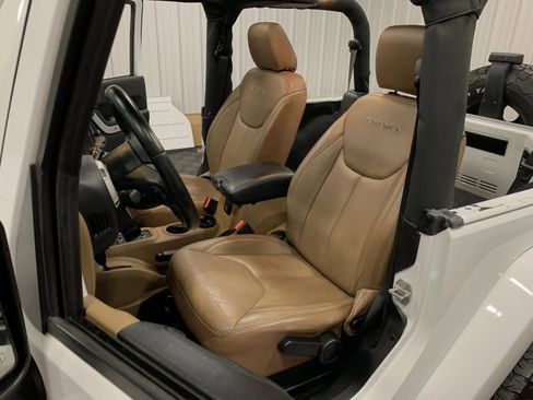 Used 2017 Jeep Wrangler Sahara w/ Connectivity Group image 40