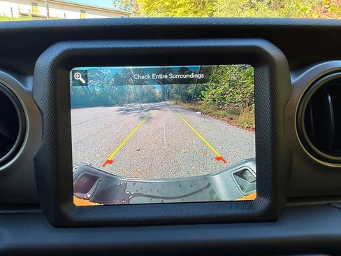 Used 2021 Jeep Gladiator Sport image 24