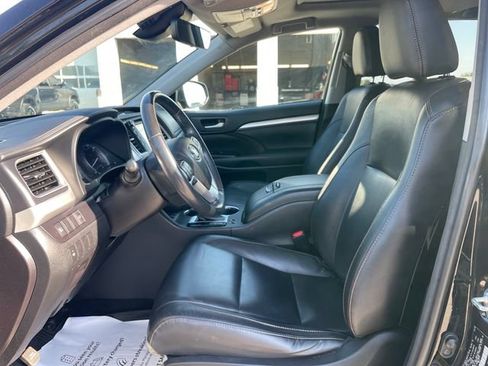 Used 2018 Toyota Highlander XLE AWD/4WD image 19