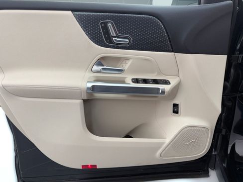 New 2026 Mercedes-Benz GLB 250 image 10